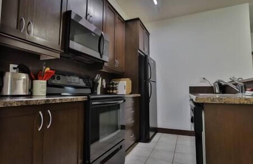 East Kootenay Condominio | Hot Tub & Gym / Pool / Ground-Floor Condo
