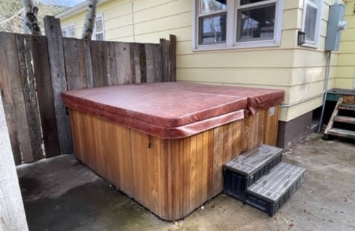 Philipsburg Casa | Hot Tub Haven: Pet-Friendly Retreat Near Brewery & Candy Store in Philipsburg!