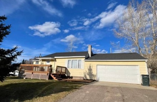Philipsburg Casa | Hot Tub Haven: Pet-Friendly Retreat Near Brewery & Candy Store in Philipsburg!