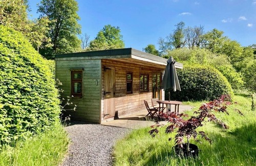 Carmarthen Cabina | Hot Tub Hideaway- The Nature’s Nook Retreat- Rural Carmarthen