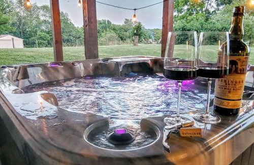 Lakeview Casa | Hot Tub - Home Gym - Fire Pit - Game Room - Private Footpath to Winery
