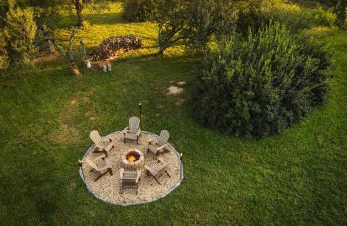 Lakeview Casa | Hot Tub - Home Gym - Fire Pit - Game Room - Private Footpath to Winery