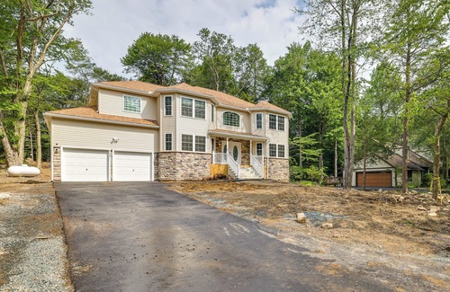 Tobyhanna Cabaña | Hot Tub + Lake Access: Spacious Tobyhanna Home