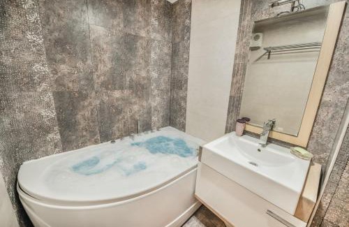 Varosh Apartamento | Hot Tub, Lake View, Old Town, Balcony, Parking APT