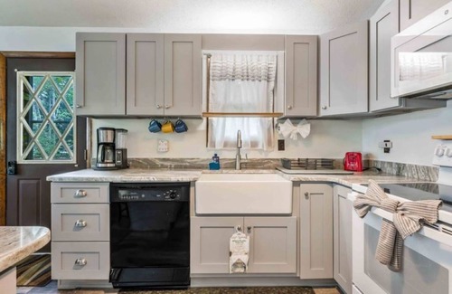 Tobyhanna Casa | Lakefront/Firepit/Fireplace/Pet Friendly!