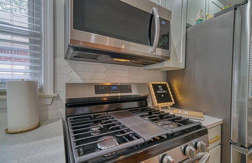 Ferndale Casa | Hot tub + Luxury cozy home + Fire pit + Game Room + Pool Table