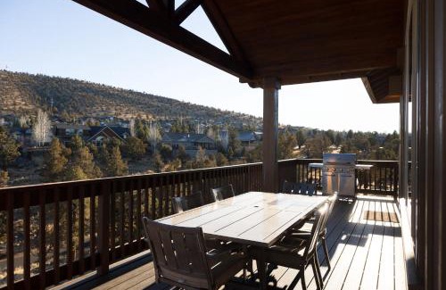 Redmond Casa | Hot-Tub - Modern 5BDR Family Retreat - Sleeps 11