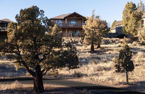 Redmond Casa | Hot-Tub - Modern 5BDR Family Retreat - Sleeps 11