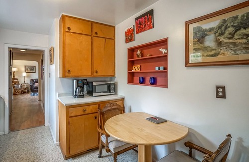 Nob Hill Casa | Nob Hill Guesthouse, King Bed, Patio w / Firepit