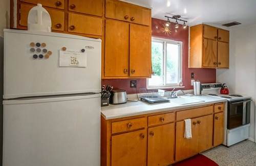 Nob Hill Casa | Nob Hill Guesthouse, King Bed, Patio w / Firepit