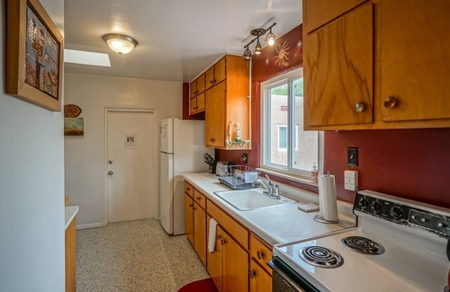 Nob Hill Casa | Nob Hill Guesthouse, King Bed, Patio w / Firepit