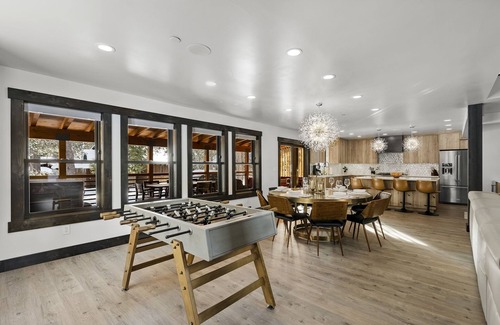 Olympic Valley Casa | Hot Tub|Pet Friendly|Arcade Games and Foosball Table