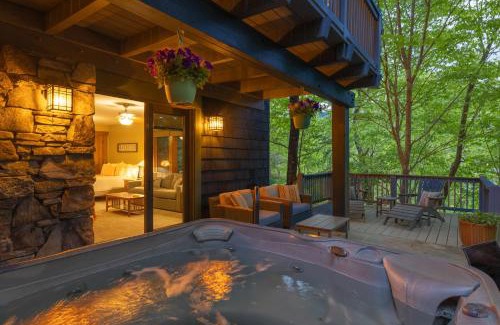Cheshire Casa | HOT TUB & PET-FRIENDLY Cabin in Cheshire Village