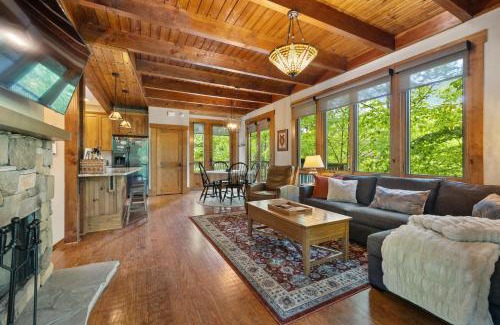 Cheshire Casa | HOT TUB & PET-FRIENDLY Cabin in Cheshire Village