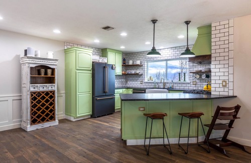 Hood River Casa | Hot Tub, Pet Friendly, Walk to Downtown Hood River!