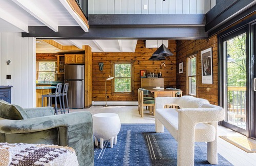 New Paltz Casa | Hot Tub, Pool, 2 Firepits | Near Mohonk Preserve + Wineries | Cragswood Lodge