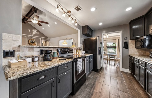 Lewisville Casa | Hot Tub/Pool/Arcade/2 Game Rooms