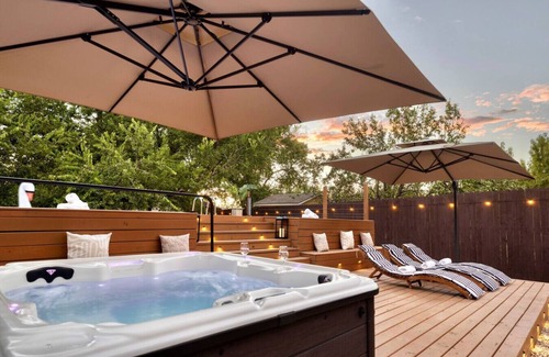 Franklin Park Apartamento | Hot Tub | Pool | Outdoor Movie Lounge | Spa Shower