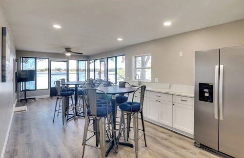Orient Park Casa | Hot Tub + Pool: Retreat on Bellows Lake!