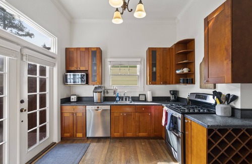 Napa Casa | Hot Tub | PRIME DWTN NAPA | 3 bed | 2 Bath