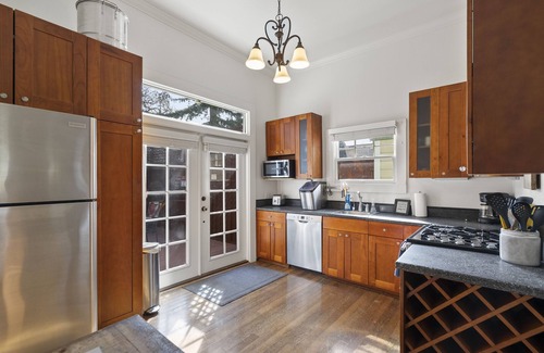 Napa Casa | Hot Tub | PRIME DWTN NAPA | 3 bed | 2 Bath