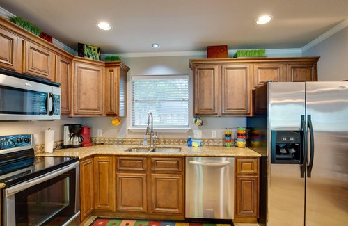 Kemp Casa | Cedar Creek Lake House w/ Hot Tub & Private Dock!