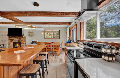 Long Pond Casa | Hot Tub - Private Dock - A/C