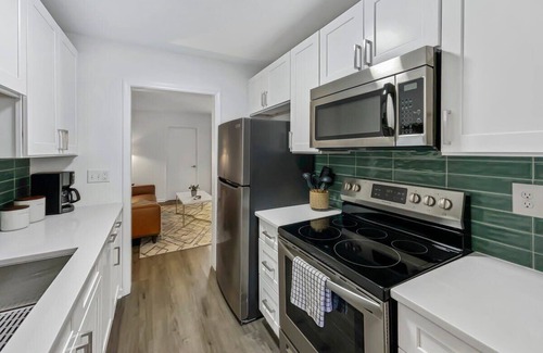 Mount Pleasant Casa | HOT TUB, PUTTING GREEN in the Heart of Mt. Pleasant 2-STORIES