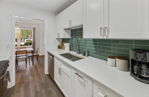 Mount Pleasant Casa | HOT TUB, PUTTING GREEN in the Heart of Mt. Pleasant 2-STORIES