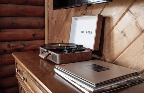Black Mountain Cabina | Hot tub Sauna Fire pit Pool Table Arcade Games Relax in Black Mtn /Asheville