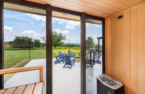 Toms Brook Otro | hot tub, sauna, firepit, gym, EVcharger, game room, theatre,baby accommodations
