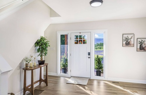 Toms Brook Otro | hot tub, sauna, firepit, gym, EVcharger, game room, theatre,baby accommodations