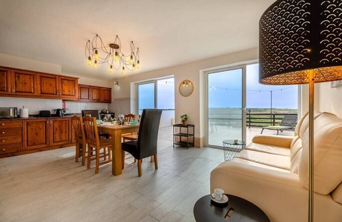 San Lawrenz Apartamento | Hot Tub & Sea Views @ 3BR Apt w/Incredible Terrace