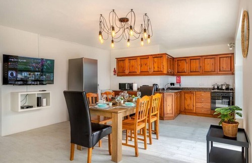 San Lawrenz Apartamento | Hot Tub & Sea Views @ 3BR Apt w/Incredible Terrace