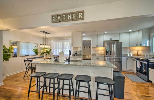 Nellysford Cabaña | Hot Tub! Short walk to Three Notch'd - Charming Mid-Century Modern Cottage!