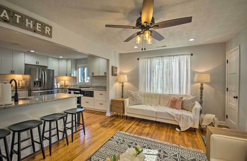Nellysford Cabaña | Hot Tub! Short walk to Three Notch'd - Charming Mid-Century Modern Cottage!