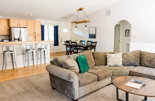 Massanutten Casa | Hot Tub! Spacious & Relaxing! Child/Dog Friendly! Close to all the Fun!