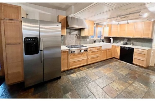 McNeil Casa | Hot Tub Stylish Luxe Large 11beds Grill/Foosball