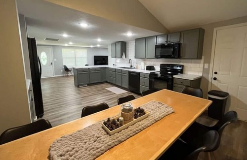 Eagle Rock Casa | HOT TUB - The Lodge - 4 bedroom home at Table Rock Lake - 2 blocks from water