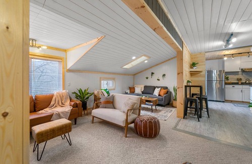 New Market Cabina | 🔥hot tub, view, 🐕 friendly modern cabin