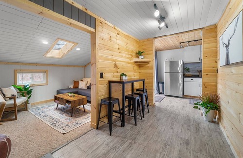 New Market Cabina | 🔥hot tub, view, 🐕 friendly modern cabin