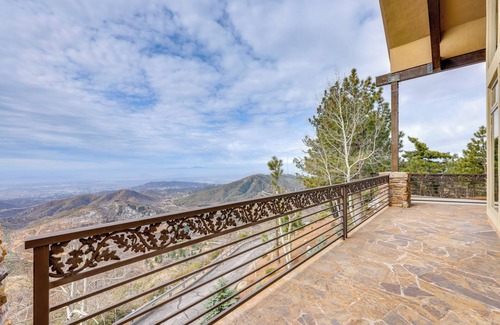 Yucaipa Casa | Hot Tub + Views: Luxe Mountain Escape in Yucaipa