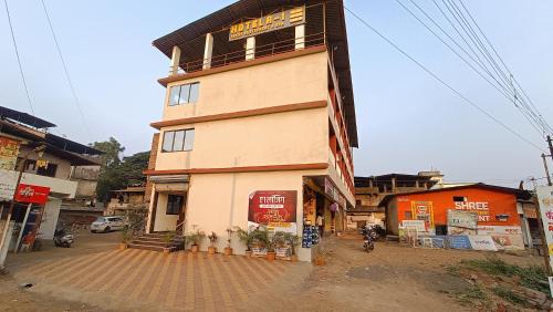 Mahad Hotel | Hotel A1 family restaurant Bar & Lodge