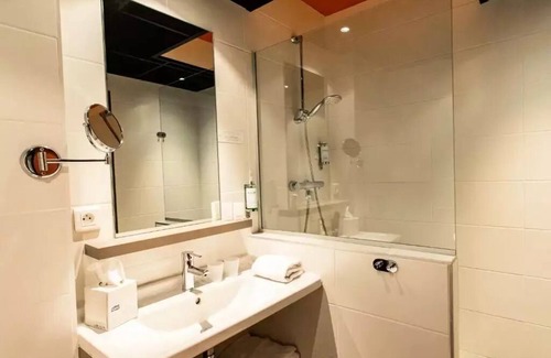 9th Arrondissement Apartamento | Hotel Adonis Lyon Dock West - Comfort Double Room