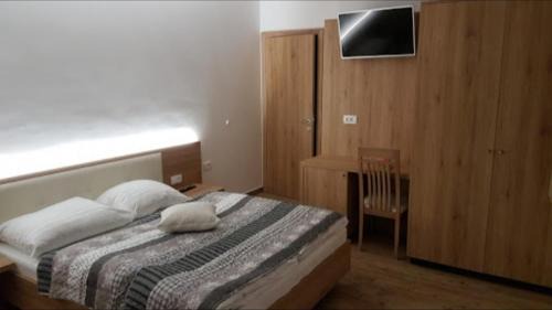 Hrib-Loski Potok Casa | Hotel and Restaurant Ana
