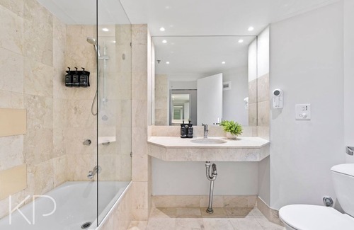 Surfers Paradise Hotel | Hotel Apartments on 22 View Avenue, Surfers Paradise