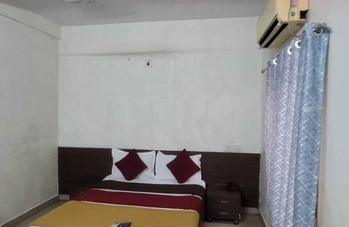 Veraval Hotel | HOTEL ARADHANA