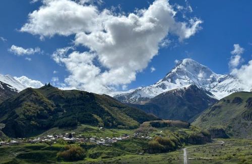 Stepantsminda Hotel | Hotel Axien Kazbegi