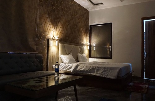 Mathura Hotel | Hotel B P Emerald