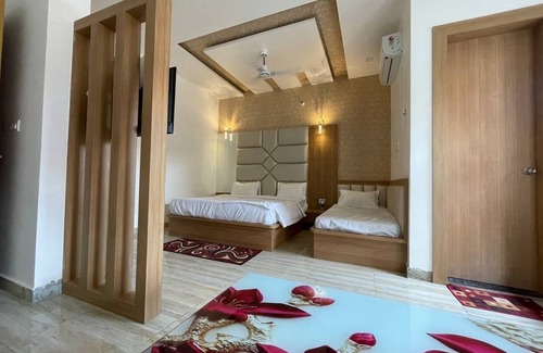 Mathura Hotel | Hotel B P Emerald